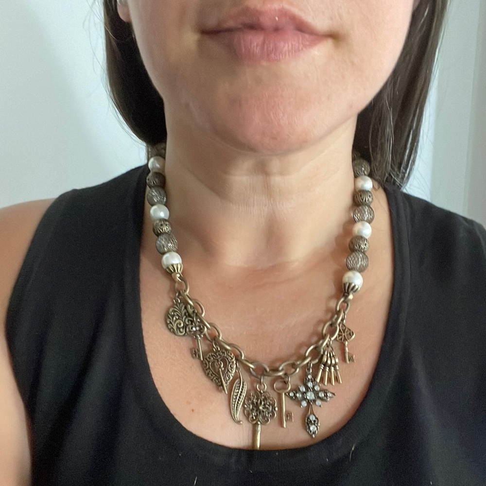3/$15 🌟 Beautiful multi charm, charm necklace